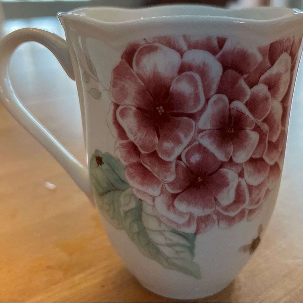 Beautiful Lenox Butterfly Meadow Hydrangea Coffee Mug